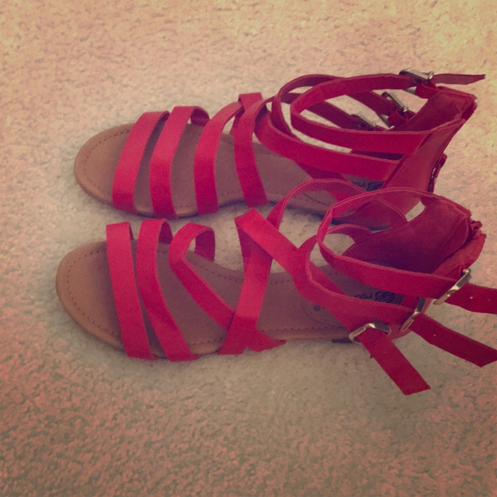 NEW Breckelle’s Sandals